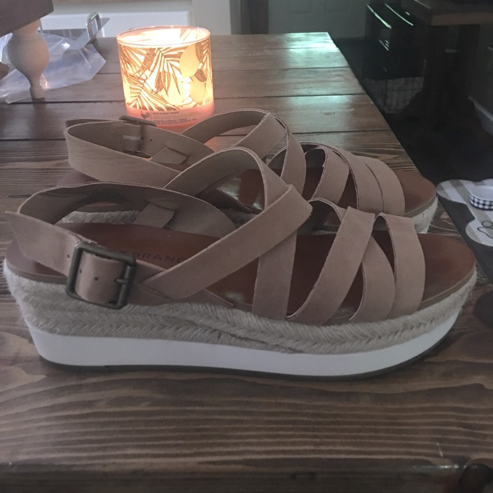 Lucky Brand Jopeka wedge sandals, tan with white soles, size 7